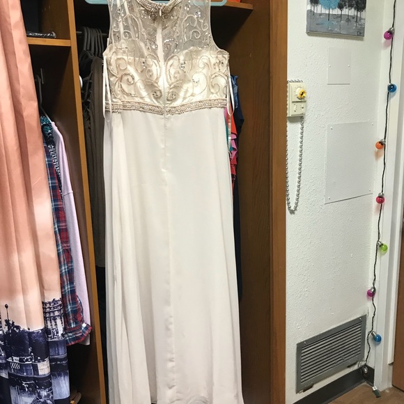 Was my prom dress and will never wear it again - Picture 3 of 5